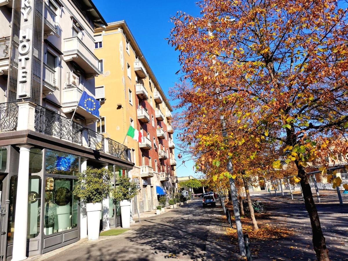 Parma Express Traveller'S Lodging Front Station Fs Parking Экстерьер фото