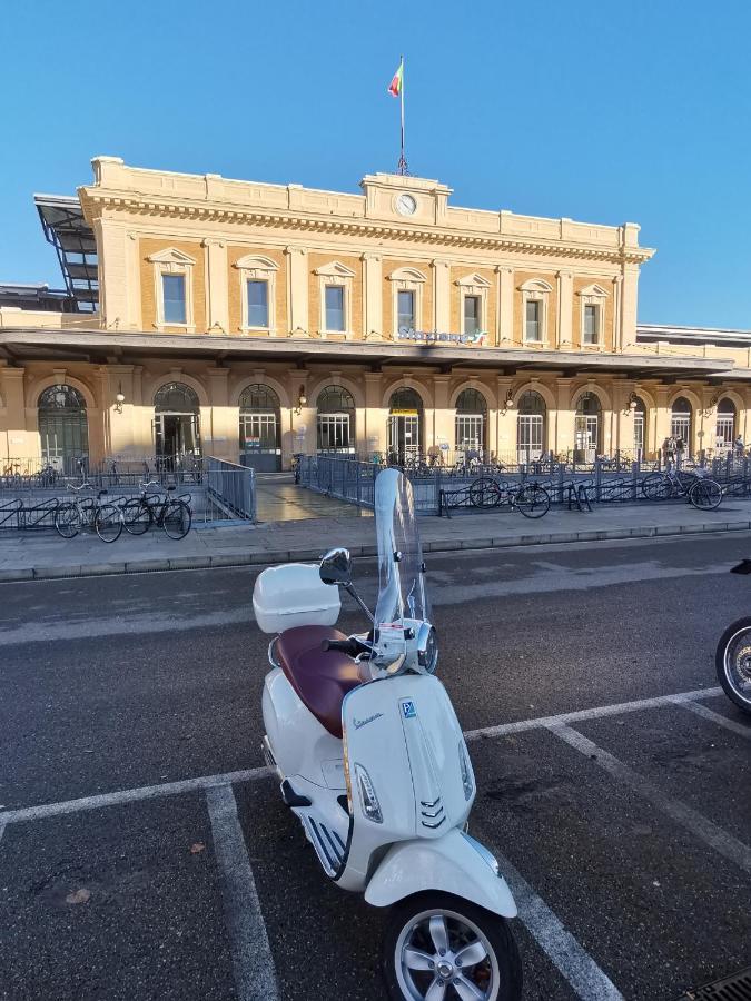 Parma Express Traveller'S Lodging Front Station Fs Parking Экстерьер фото
